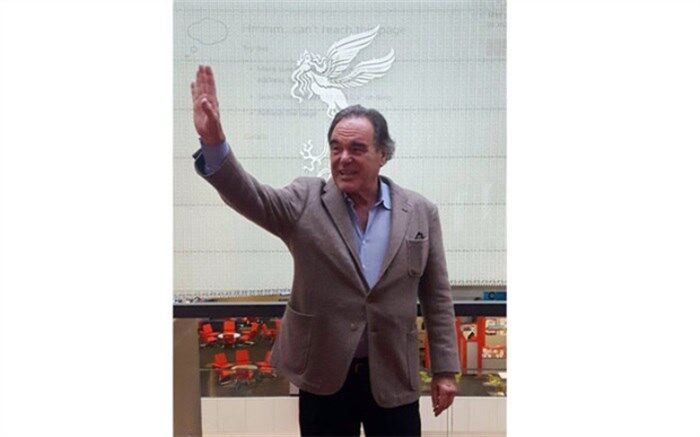 «الیور استون» وارد کاخ جشنواره جهانی فجر شد