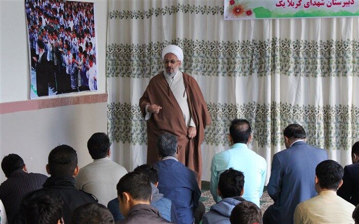 امام جمعه چهاردانگه خطاب به دانش آموزان گفت: باید برای تبلیغ مصرف کالای ایرانی در جامعه تلاش کنید
