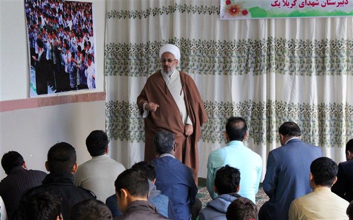 امام جمعه چهاردانگه خطاب به دانش آموزان گفت: باید برای تبلیغ مصرف کالای ایرانی در جامعه تلاش کنید