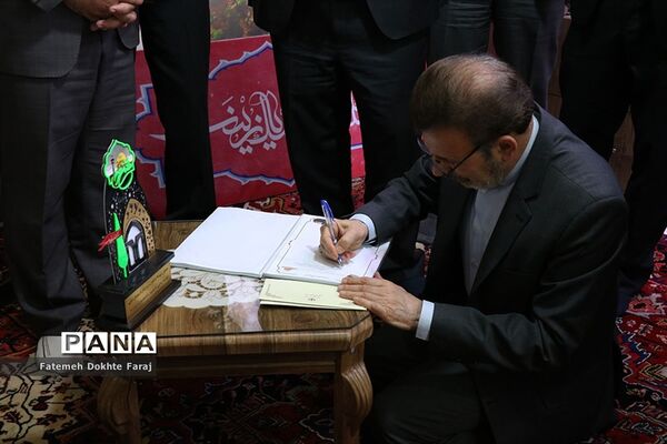 دیدار رئیس دفتر رئیس جمهور با خانواده های شهیدان مدافع حرم و جانبازان سرافراز اسلام و کارگر نمونه سال 96
