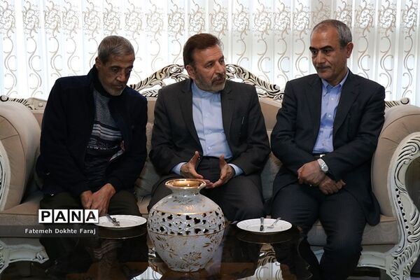 دیدار رئیس دفتر رئیس جمهور با خانواده های شهیدان مدافع حرم و جانبازان سرافراز اسلام و کارگر نمونه سال 96