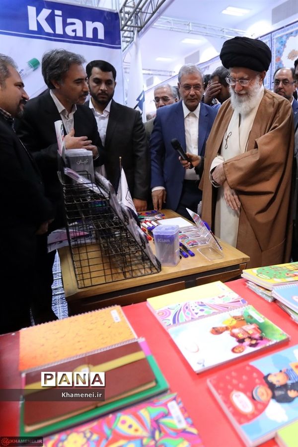 بازدید رهبر انقلاب از نمایشگاه کالای ایرانی