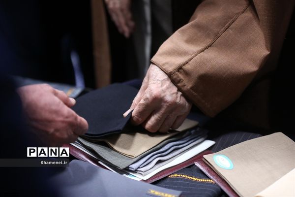 بازدید رهبر انقلاب از نمایشگاه کالای ایرانی