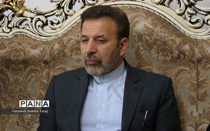 واعظی از نمایشگاه کالای ایرانی در حسینیه امام خمینی(ره) بازدید کرد
