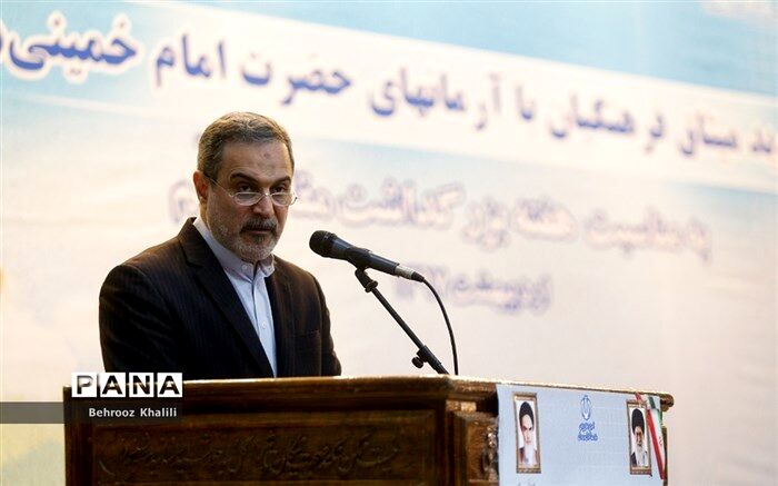 بطحایی: بزرگ‌ترین و مهم‌ترین هدیه معلم به جامعه، تربیت انسان امیدوار است