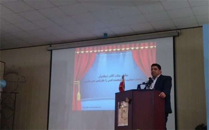 دانشگاه اساس پیشرفت جامعه و اساتید ارکان آن میباشند