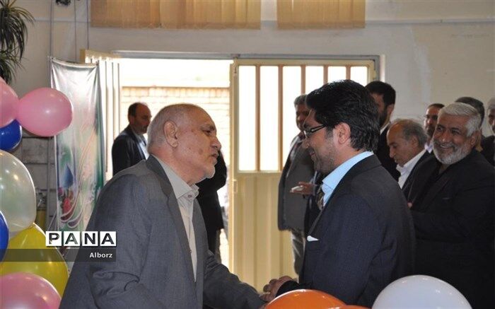 معلمان نماد عشق وایثار