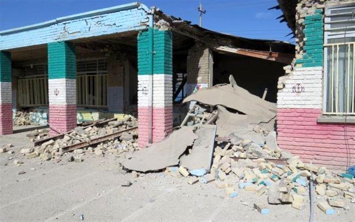 معلمان دبستان عفاف ناحیه یک مشهد هدایای روز معلم خود را به دانش آموزان کرمانشاه اهدا کردند