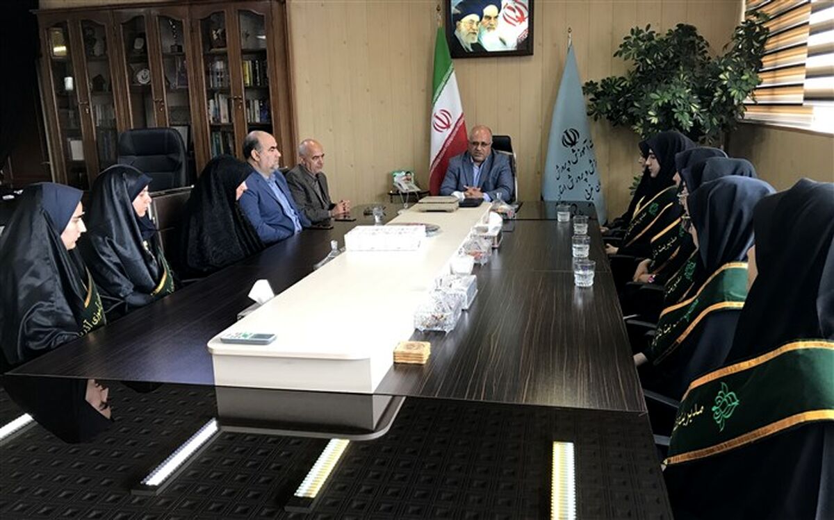 دیدار اعضای پیشتاز تشکیلات دانش آموزی سازمان دانش آموزی با مدیر کل آموزش و پرورش آذربایجان غربی
