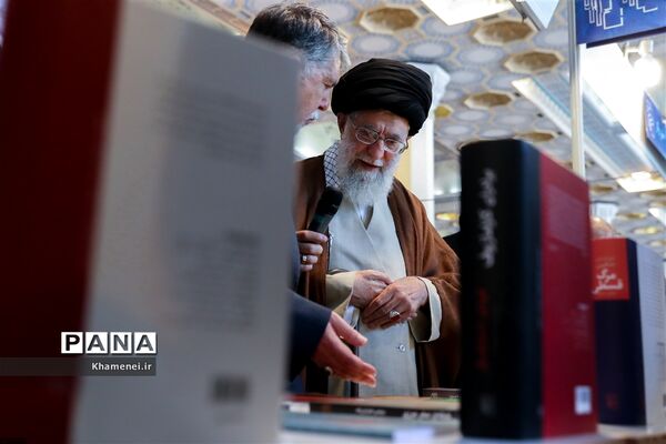 بازدید رهبر انقلاب از سی و‌‌ یکمین نمایشگاه بین‌المللی کتاب تهران
