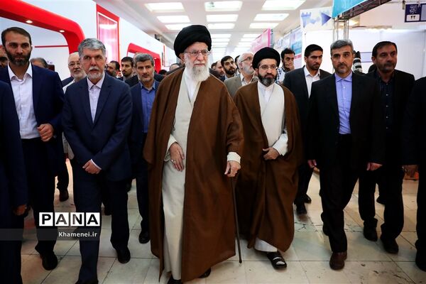 بازدید رهبر انقلاب از سی و‌‌ یکمین نمایشگاه بین‌المللی کتاب تهران
