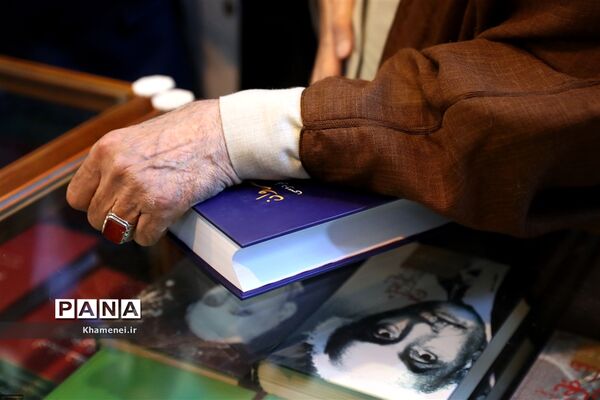 بازدید رهبر انقلاب از سی و‌‌ یکمین نمایشگاه بین‌المللی کتاب تهران