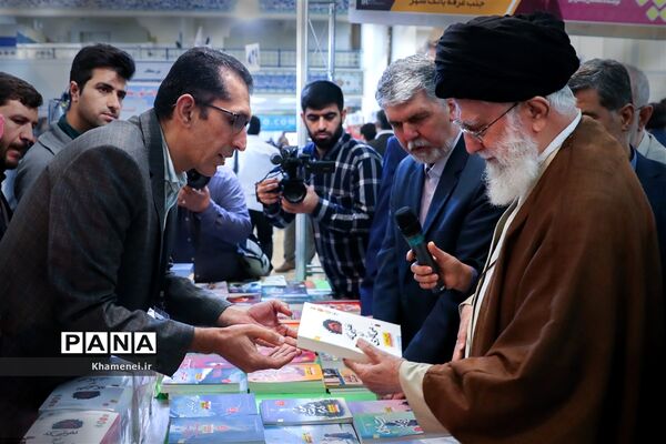 بازدید رهبر انقلاب از سی و‌‌ یکمین نمایشگاه بین‌المللی کتاب تهران