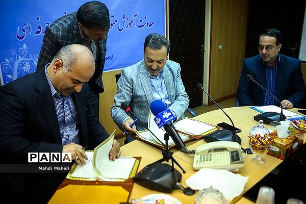 امضای تفاهم نامه همکاری آموزش متوسطه با دانشگاه فنی حرفه ای