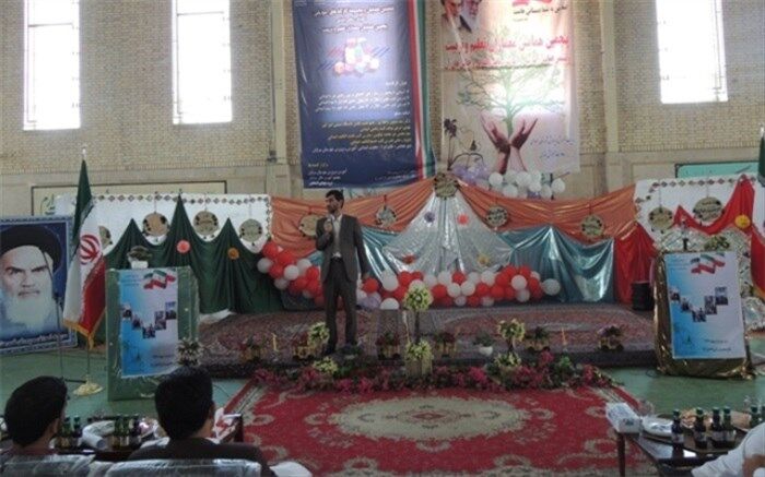 همایش تجلیل از معلمان دوره ابتدایی و کارگاه آموزش ریاضی و چالش های آن در شهرستان سراوان برگزار شد