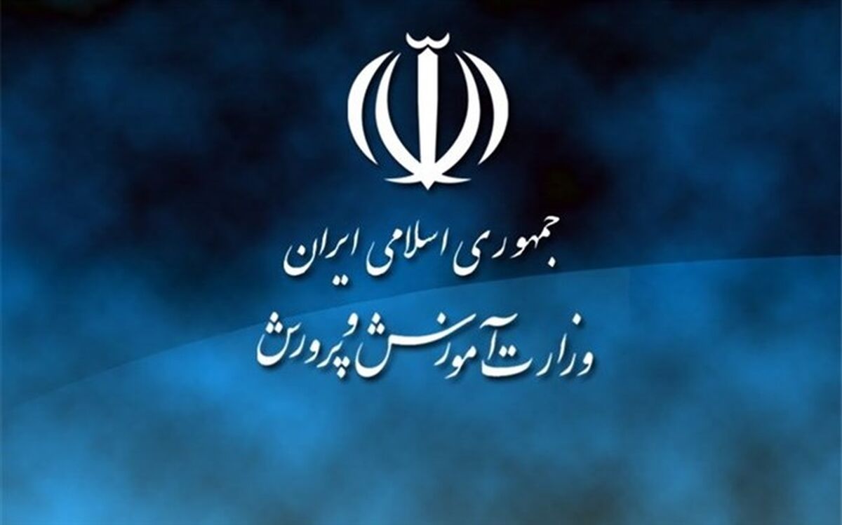 واکنش آموزش و پرورش فسا به کوتاه کردن موی دانش‌آموزان با قیچی یک معلم