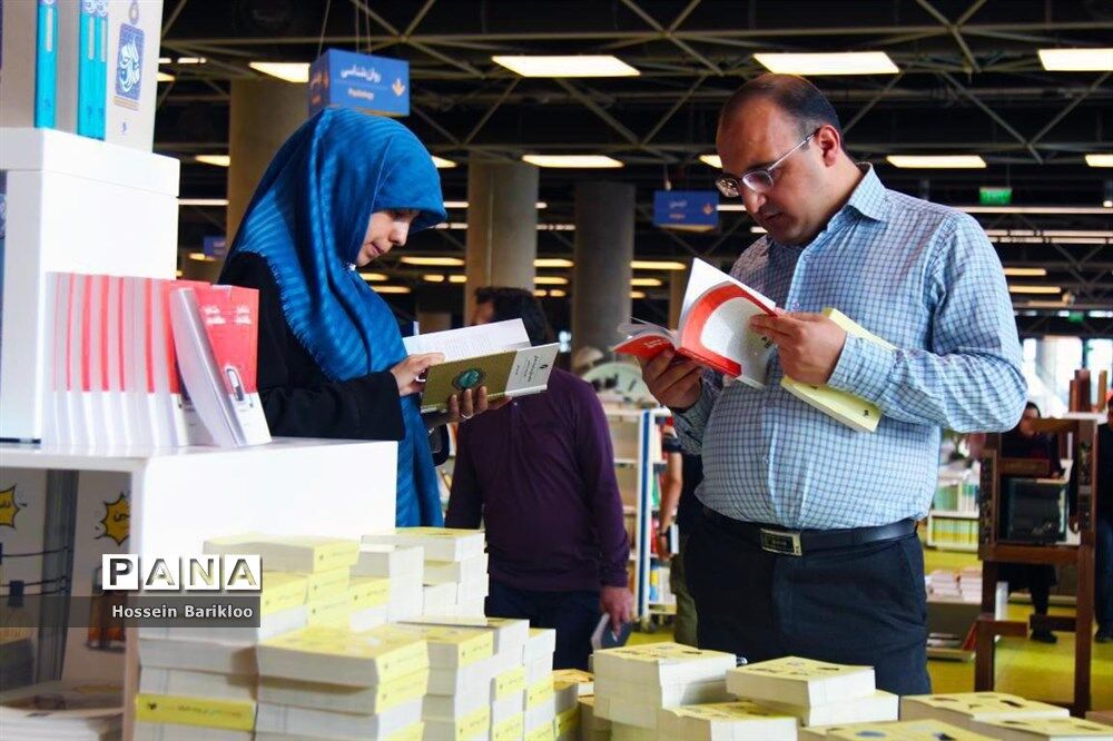 حسینی: اندازه فرانسه کتاب تولید می‌کنیم و اندازه افغانستان کتاب می‌‌خوانیم