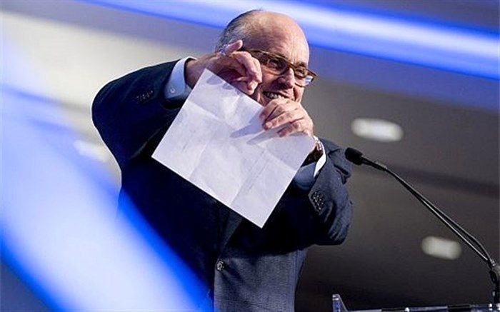 برجام؛ دیروز «وکیل ترامپ» پاره‌اش کرد، امروز «کیهان» پیشنهاد آتش زدنش را داد + فیلم