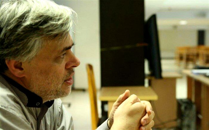 واکنش محمد مهاجری به غیبت رئیسی در سفر روحانی به مشهد: نشان داد فرد کم‌تحملی است