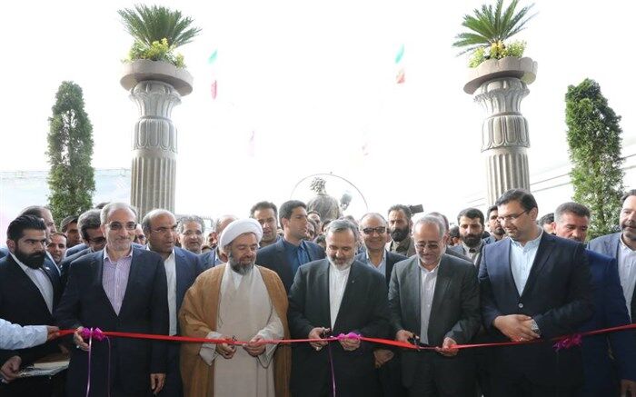 استاندار خراسان رضوی: گل و گیاه صنعتی برای خراسان رضوی  اشتغالزا و درآمدزا   است
