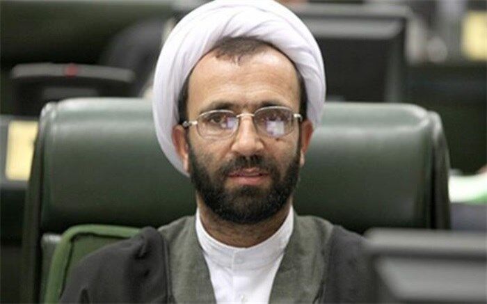 سلیمی، عضو کمیسیون آموزش مجلس: روحانیون از لحاظ مالی نباید وابستگی داشته باشند