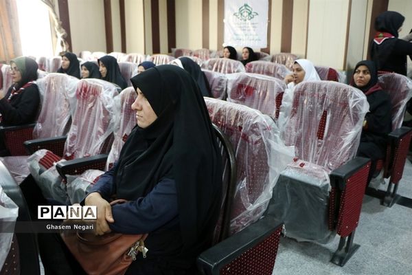 مراسم تجلیل از مربیان پیشتاز مدارس شهرستان رودان