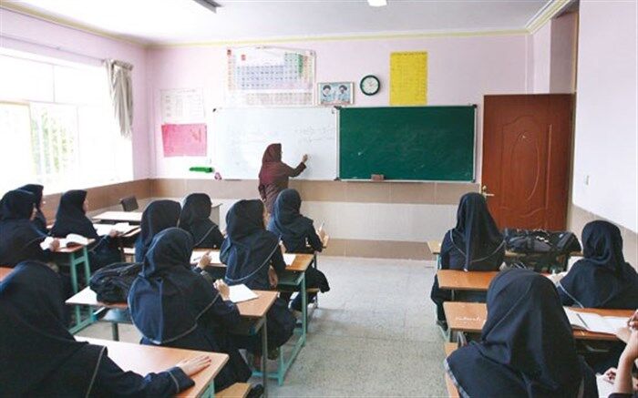 معاون متوسطه آموزش و پرورش: مدیران شهرستان‌ها و مناطق  تا پایان خرداد  اسامی دبیران پایه دوازدهم  را در پورتال  نیروی انسانی بارگذاری کنند