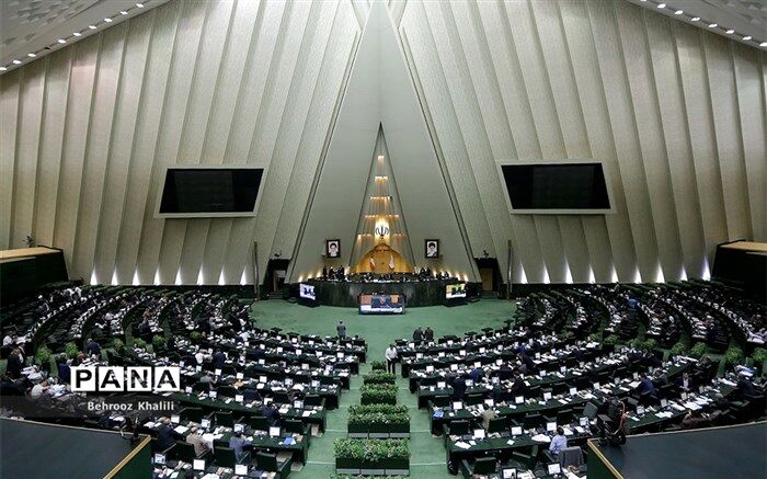4 روایت از نشست غیرعلنی مجلس: درخواست ظریف از نمایندگان و  ادامه حاشیه‌های FATF