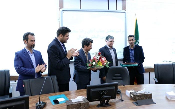 مراسم تجلیل از دبیر تربیت بدنی و کمک داور فوتبال