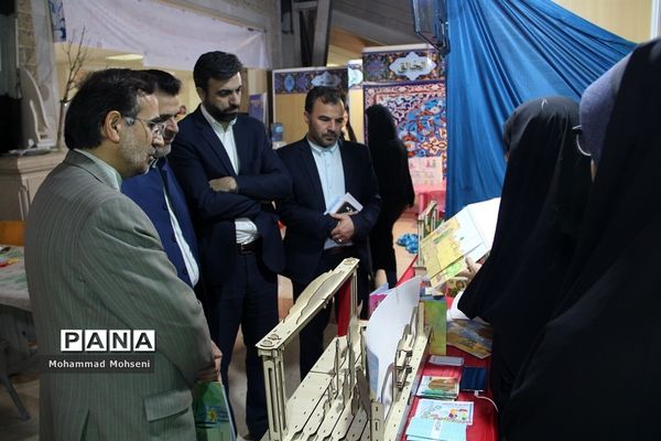 بازدید مدیرکل اداره قرآن، عترت و نماز آموزش و پرورش از نمایشگاه قرآن کریم
