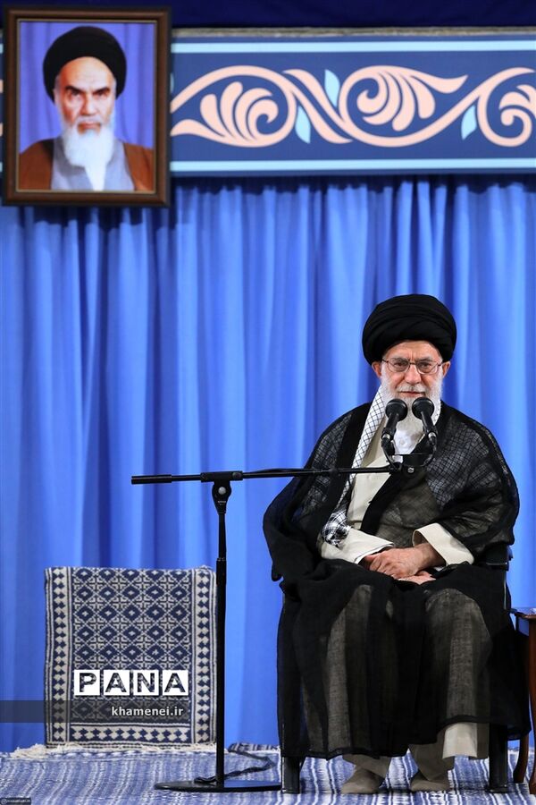 دیدار جمعی از دانشجویان و نمایندگان تشکل‌های دانشجویی با رهبر معظم انقلاب