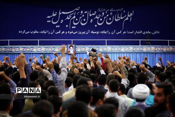 دیدار جمعی از دانشجویان و نمایندگان تشکل‌های دانشجویی با رهبر معظم انقلاب