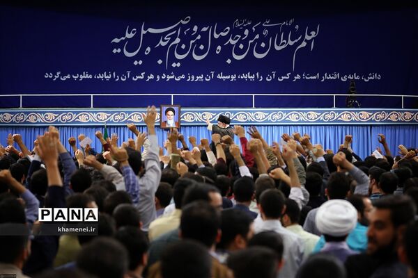 دیدار جمعی از دانشجویان و نمایندگان تشکل‌های دانشجویی با رهبر معظم انقلاب