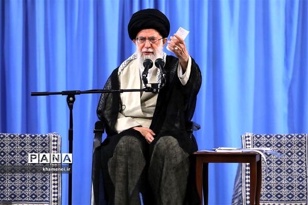 دیدار جمعی از دانشجویان و نمایندگان تشکل‌های دانشجویی با رهبر معظم انقلاب