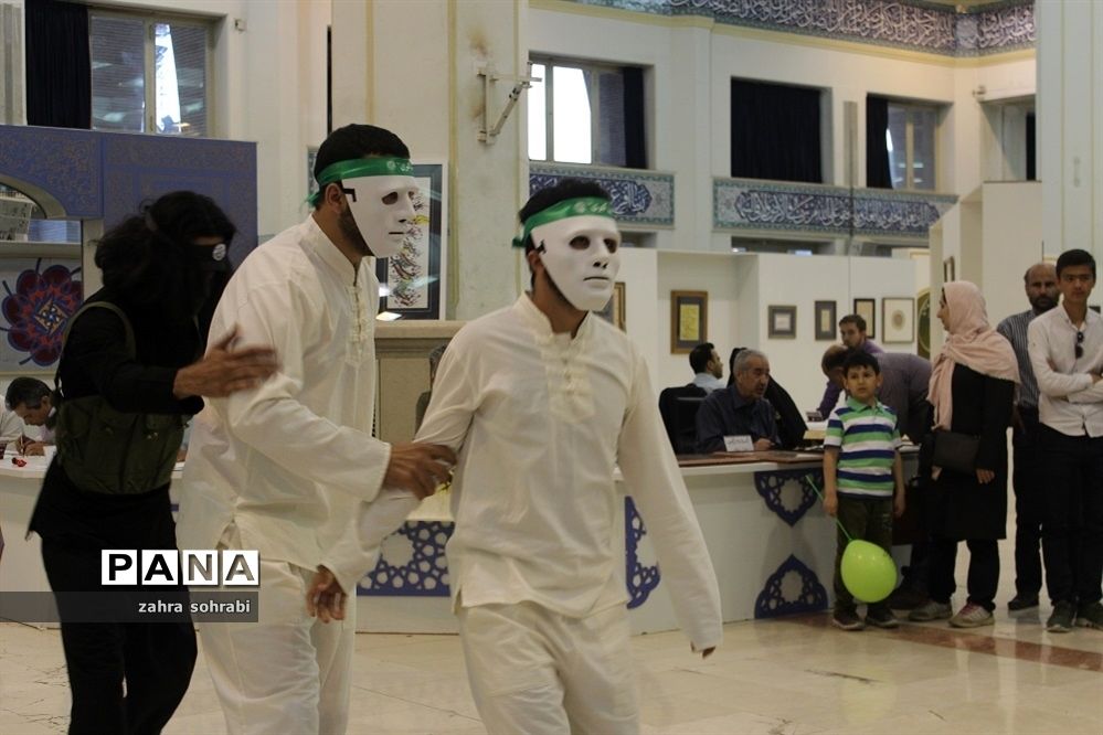 نمایش  انسان و شیطان در نمایشگاه بین المللی قرآن کریم