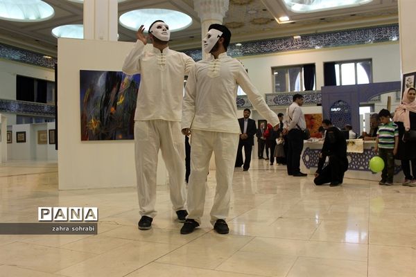 نمایش  انسان و شیطان در نمایشگاه بین المللی قرآن کریم