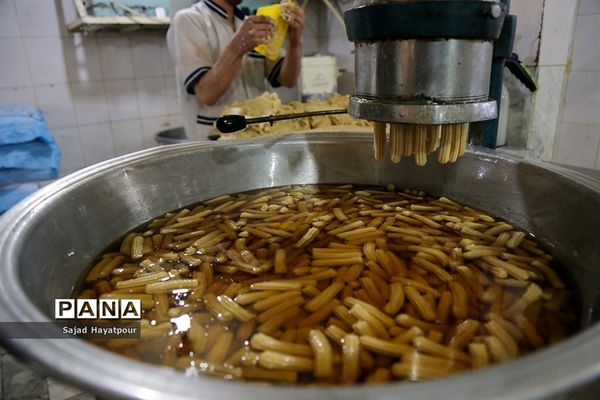 پخت زولبیا و بامیه در ماه رمضان