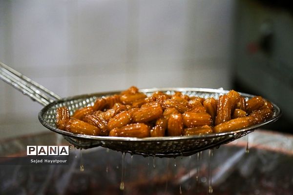 پخت زولبیا و بامیه در ماه رمضان