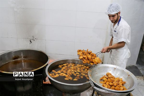 پخت زولبیا و بامیه در ماه رمضان