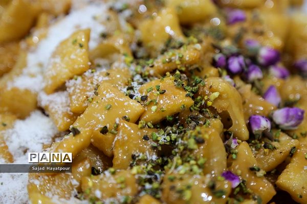 پخت زولبیا و بامیه در ماه رمضان