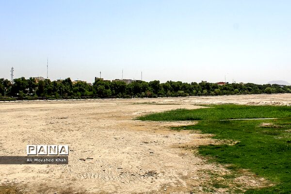 سی و سه پل بدون زاینده رود