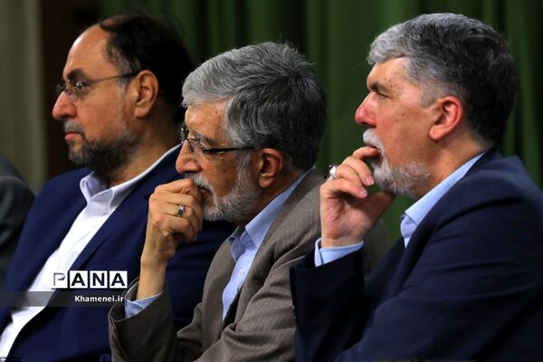 دیدار جمعی از شاعران و اهالی فرهنگ و ادب با مقام معظم رهبری