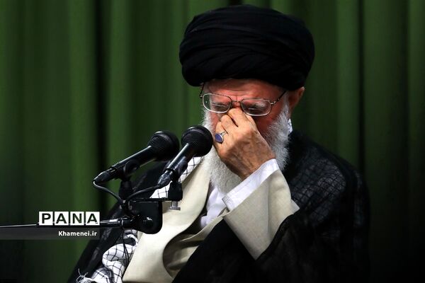 دیدار جمعی از شاعران و اهالی فرهنگ و ادب با مقام معظم رهبری