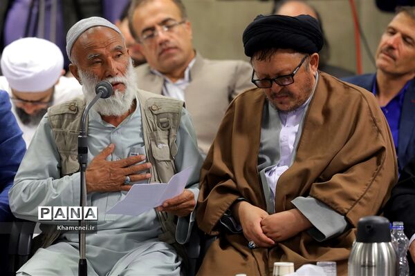 دیدار جمعی از شاعران و اهالی فرهنگ و ادب با مقام معظم رهبری