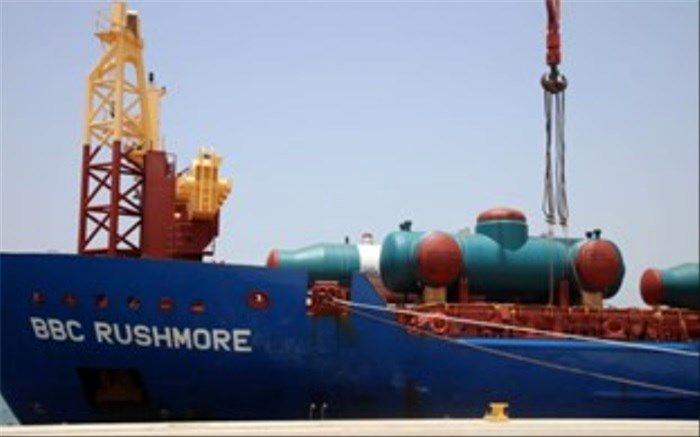 ورود کشتی حامل اولین محموله تجهیزات احداث واحدهای پتروشیمی به بندر شهیدبهشتی چابهار