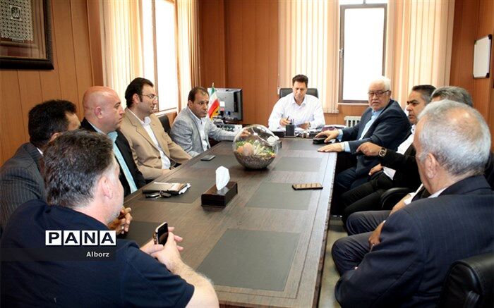 بررسی  مسائل و مشکلات شهرک سیمین دشت