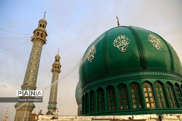 تعویض پرچم و شست و شوی گنبد مسجد مقدس جمکران