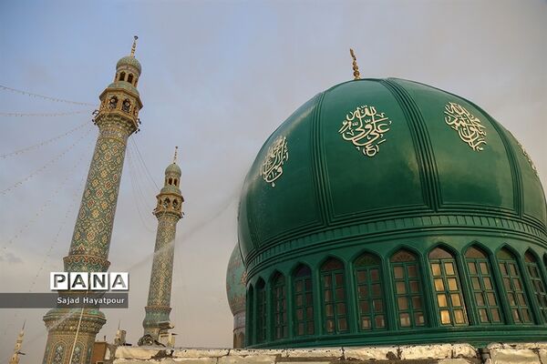 تعویض پرچم و شست و شوی گنبد مسجد مقدس جمکران