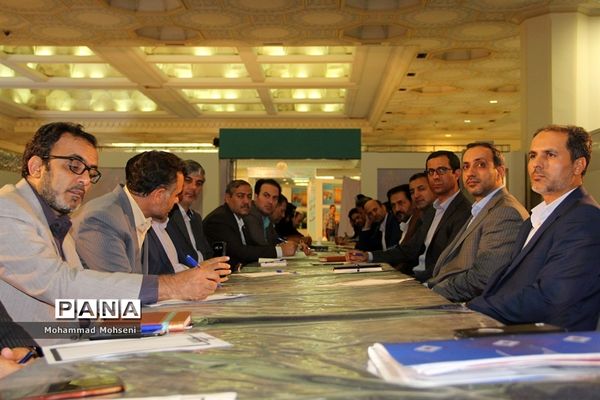 نشست معاونین پرورشی و تربیت بدنی مناطق 21 گانه شهرستانهای تهران در نمایشگاه قرآن کریم