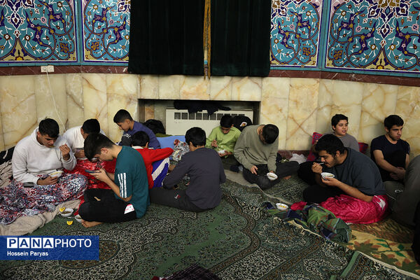 اعتکاف دانش‌آموزی در حسینیه ارشاد